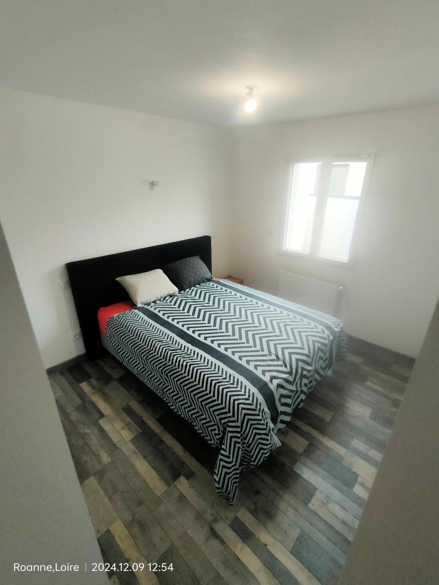 Chambre Dans Maison Plain-Pied Moderne Roanne Eksteriør billede